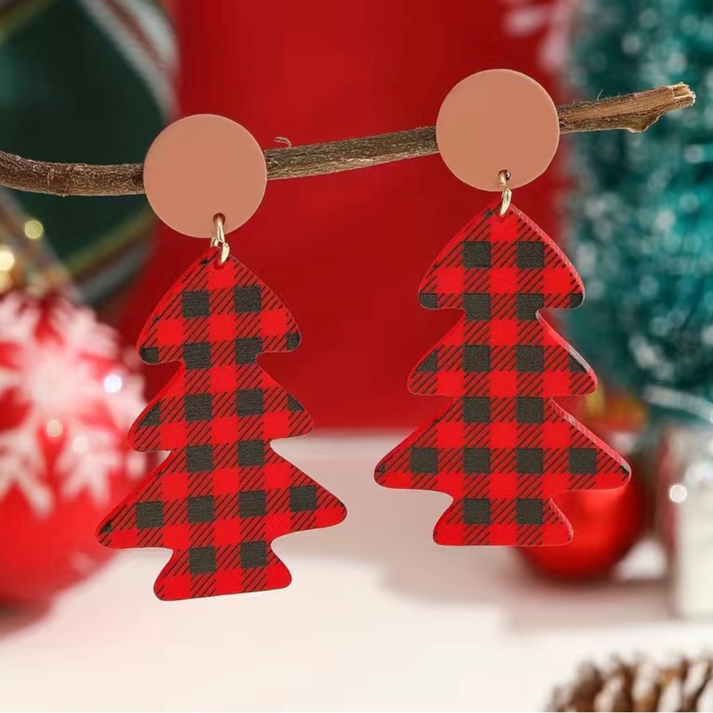 NWT Red Black Plaid Christmas Tree Earrings